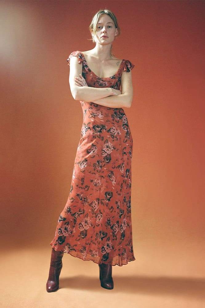 Beautifully Finished Dress in a Timeless Design