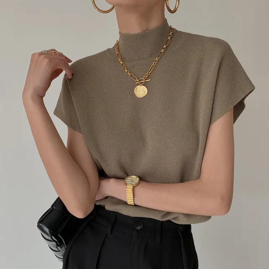 Well Tailored T-Shirt with a Graceful Silhouette