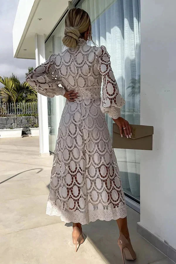 Effortlessly Elegant Dress with a Timeless Design