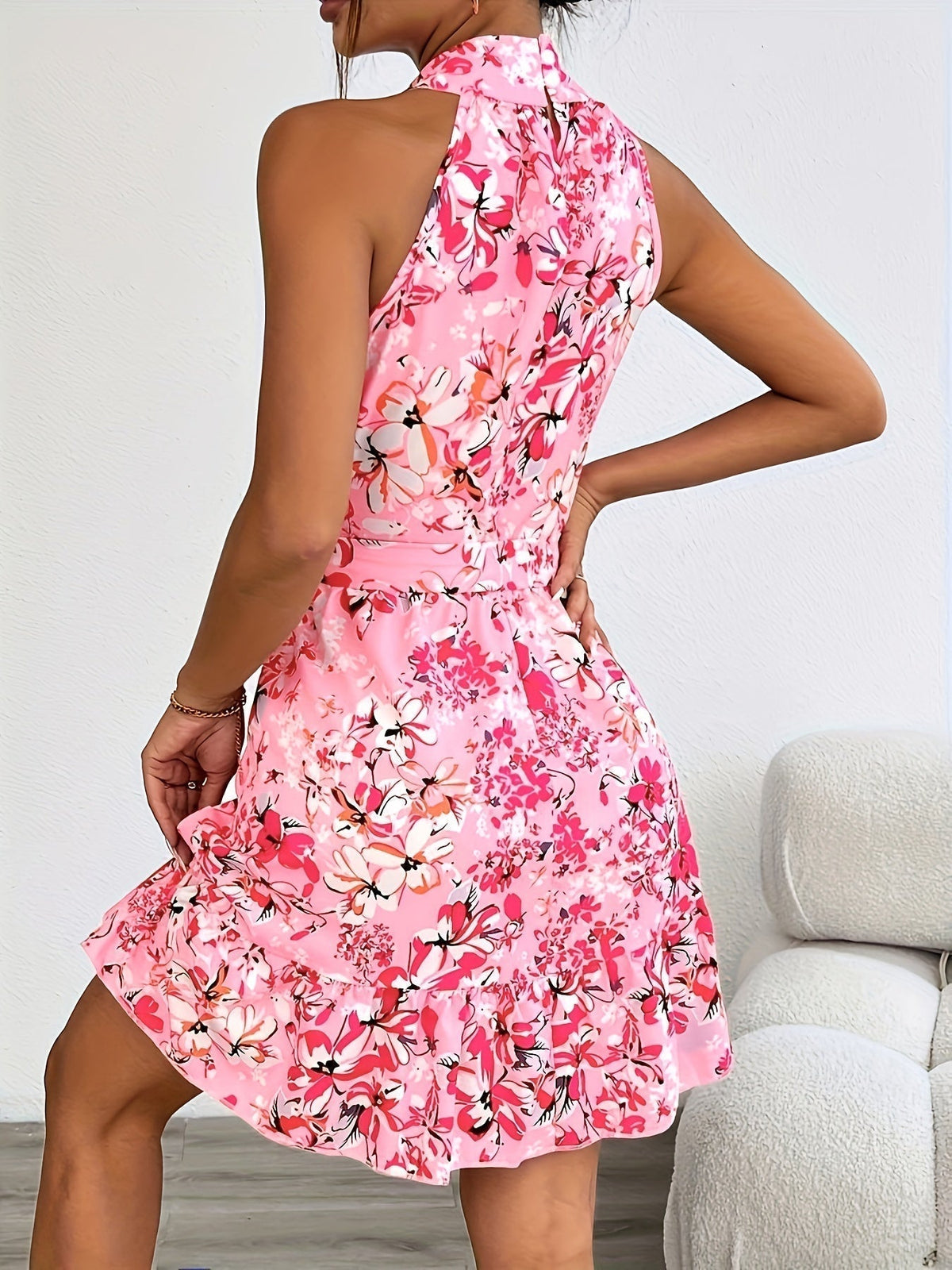 Classic Vintage Dress with a Flattering Fit