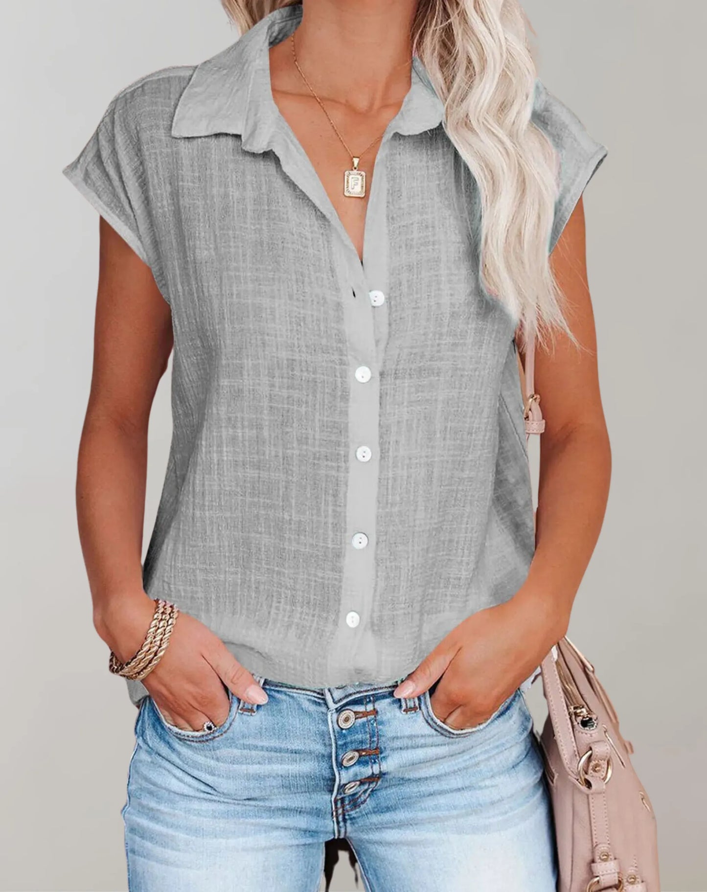Well Tailored Shirt with a Graceful Silhouette