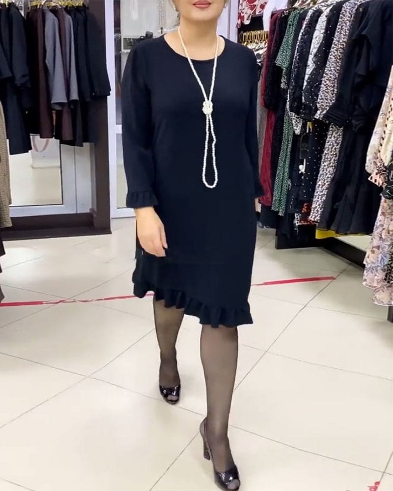 Beautifully Finished Dress in a Timeless Design
