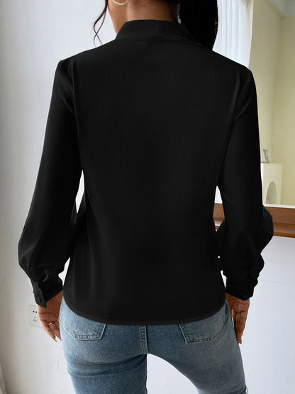 Effortlessly Elegant Shirt with a Timeless Design