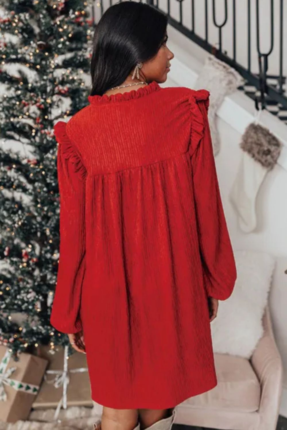 Beautifully Finished Dress in a Timeless Design
