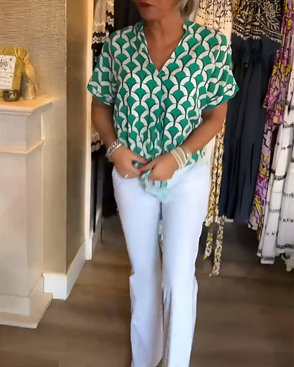 Classic Vintage Shirt with a Flattering Fit