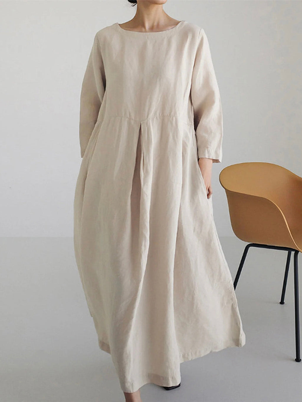 Beautifully Finished Dress in a Timeless Design