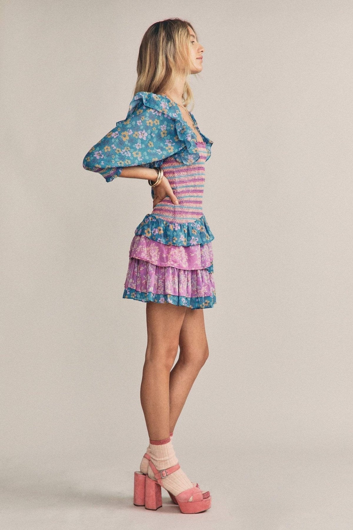 Effortlessly Elegant Dress with a Timeless Design
