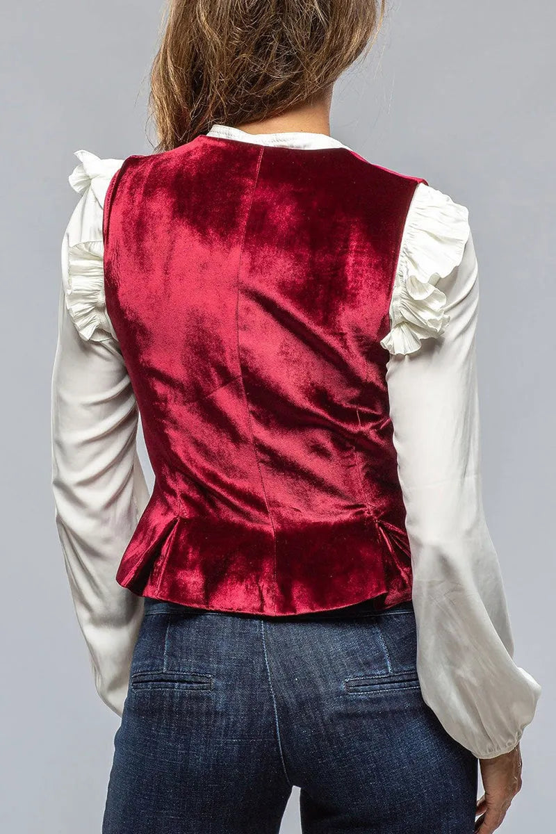 Beautifully Crafted Shirt in a Classic Style