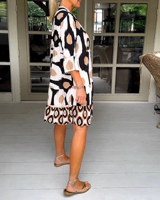 Classic Vintage Dress with a Flattering Fit