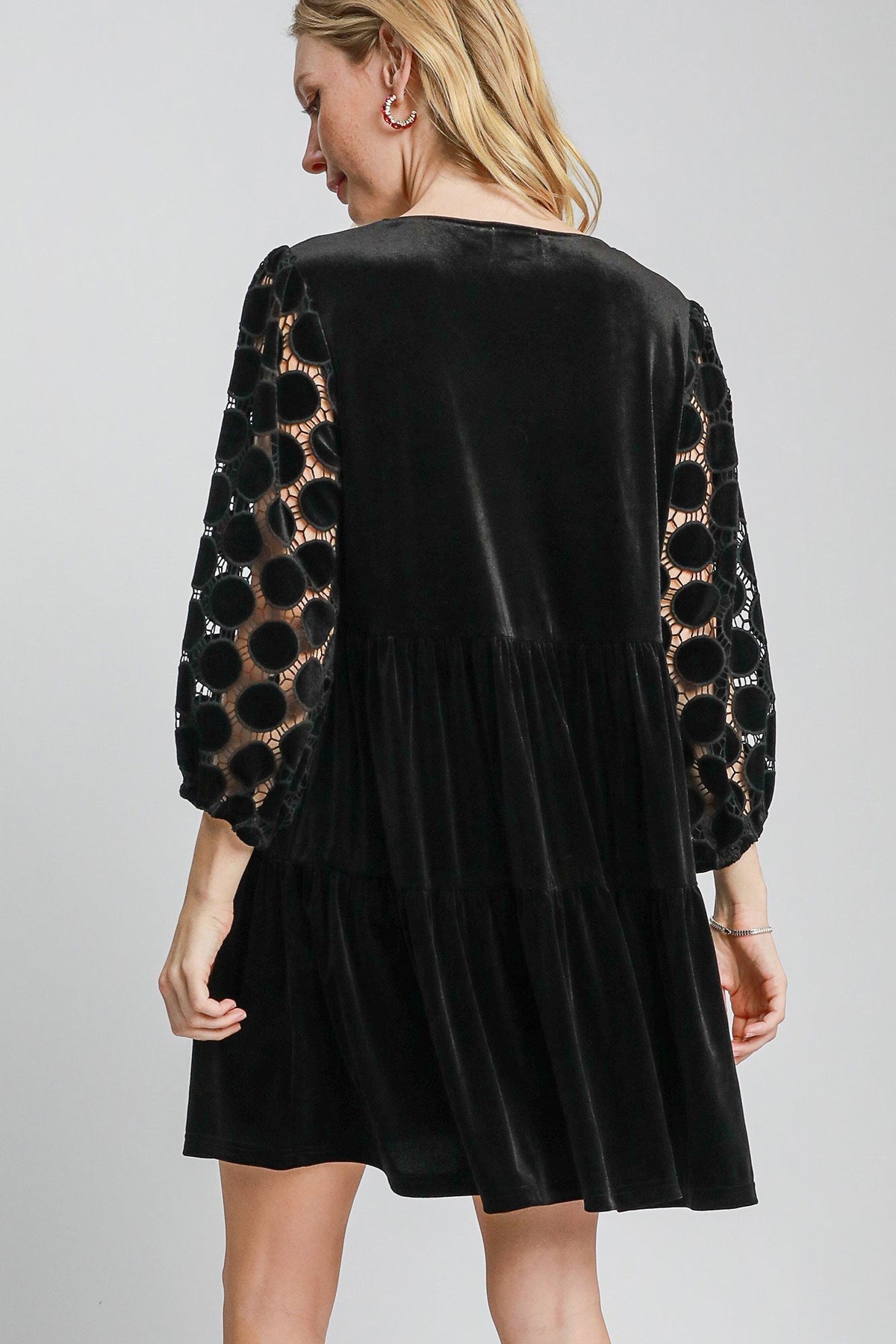 Effortlessly Elegant Dress with a Timeless Design