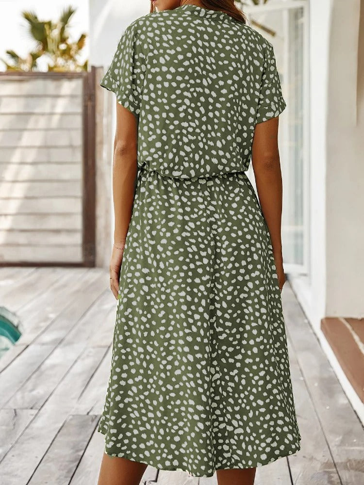 Classic Vintage Dress with a Flattering Fit