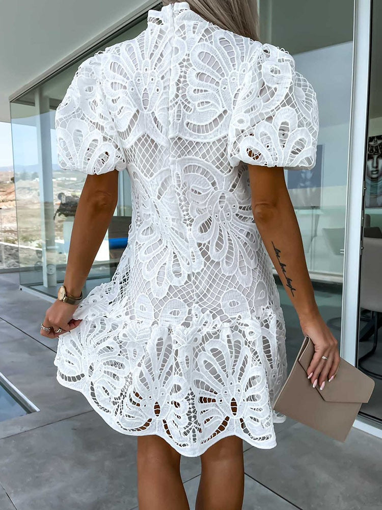 Well Tailored Dress with a Graceful Silhouette