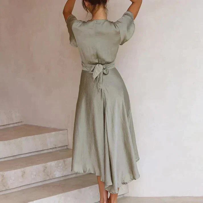 Beautifully Finished Dress in a Timeless Design