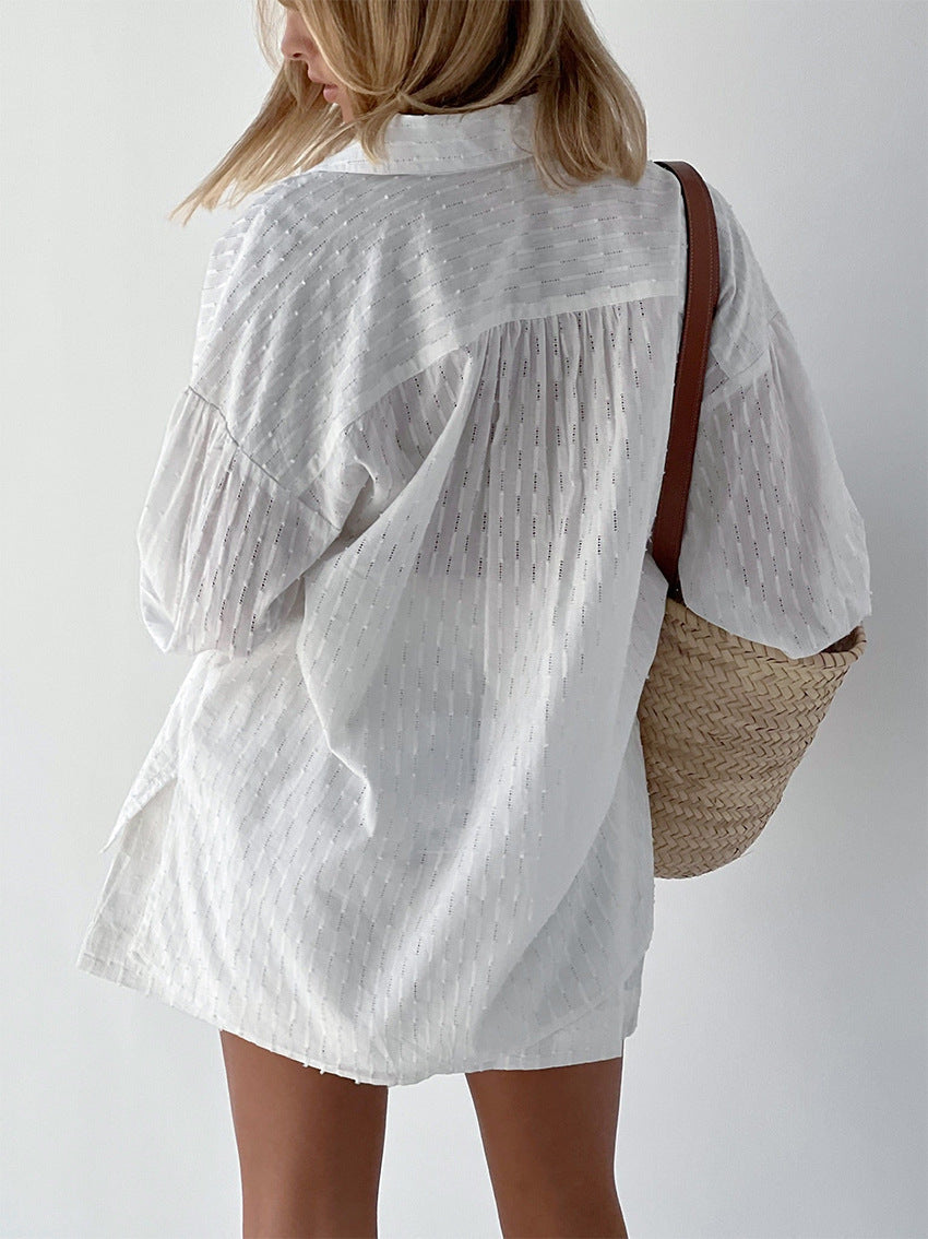 Effortlessly Elegant T-Shirt with a Timeless Design