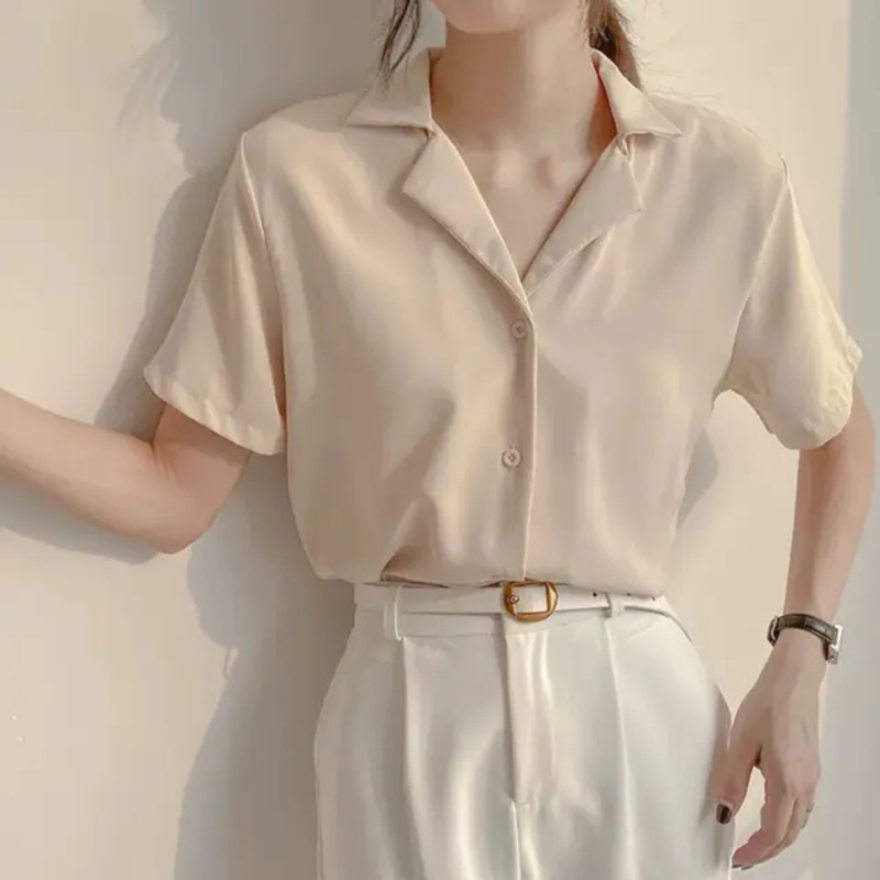 Well Tailored Shirt with a Graceful Silhouette