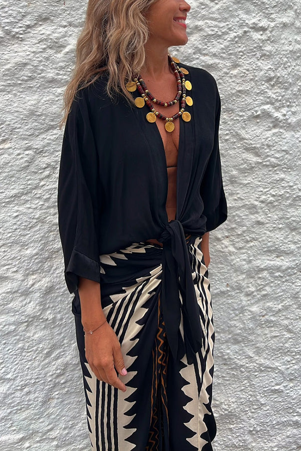Effortlessly Elegant Blouse with a Timeless Design