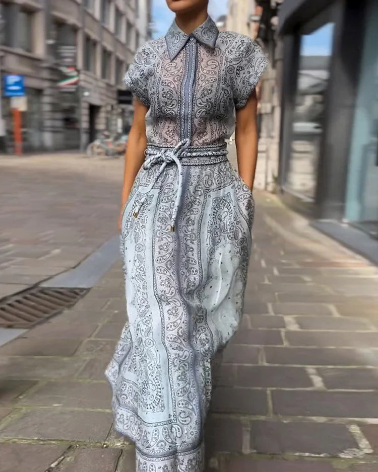 Classic Vintage Dress with a Flattering Fit