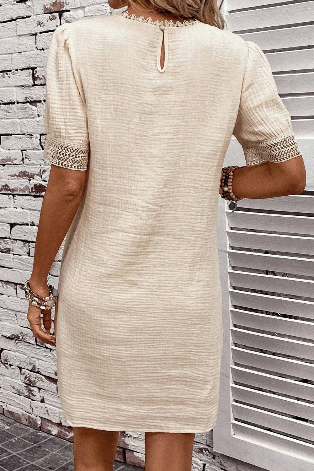 Effortlessly Elegant Dress with a Timeless Design