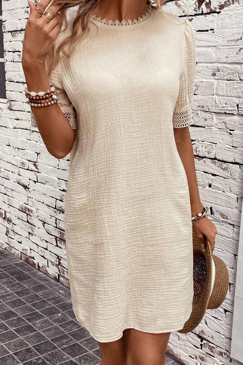 Effortlessly Elegant Dress with a Timeless Design