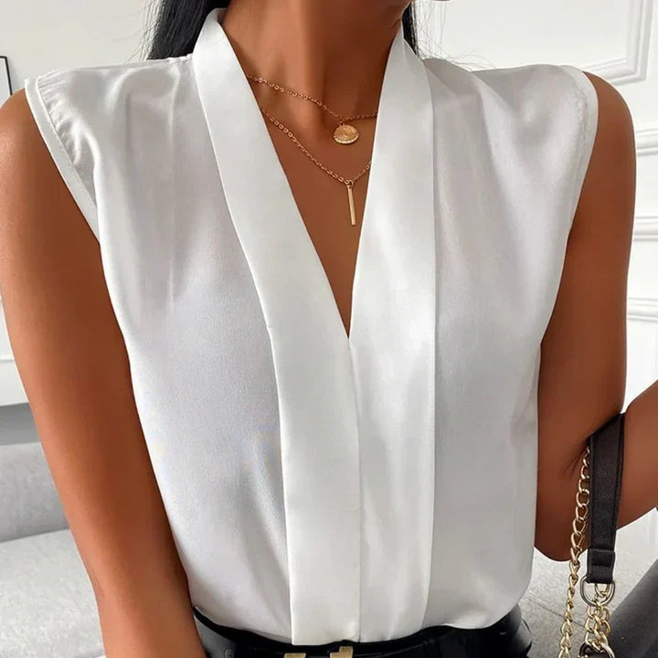 Well Tailored Blouse with a Graceful Silhouette