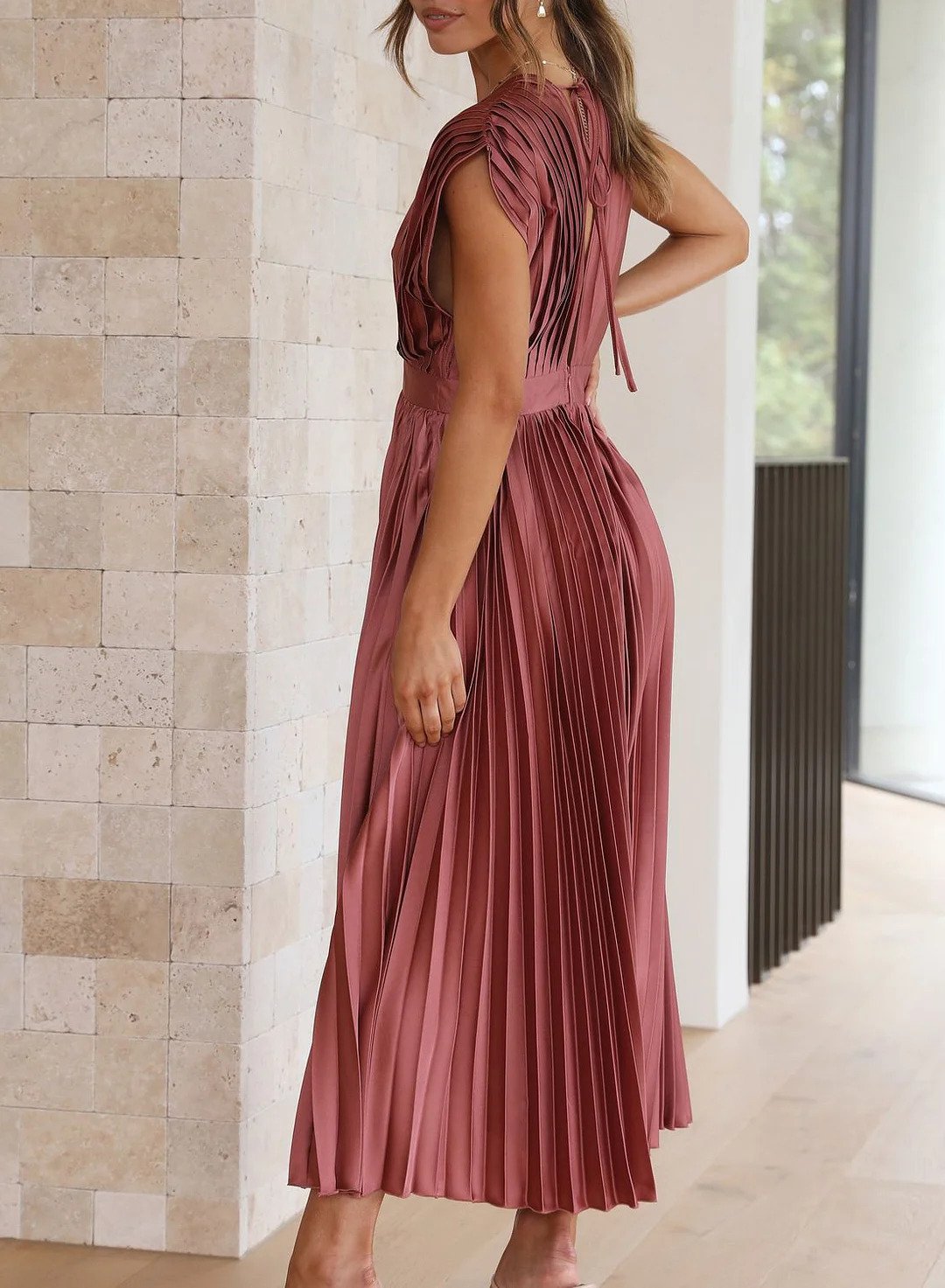 Sophisticated Dress with a Clean Classic Look