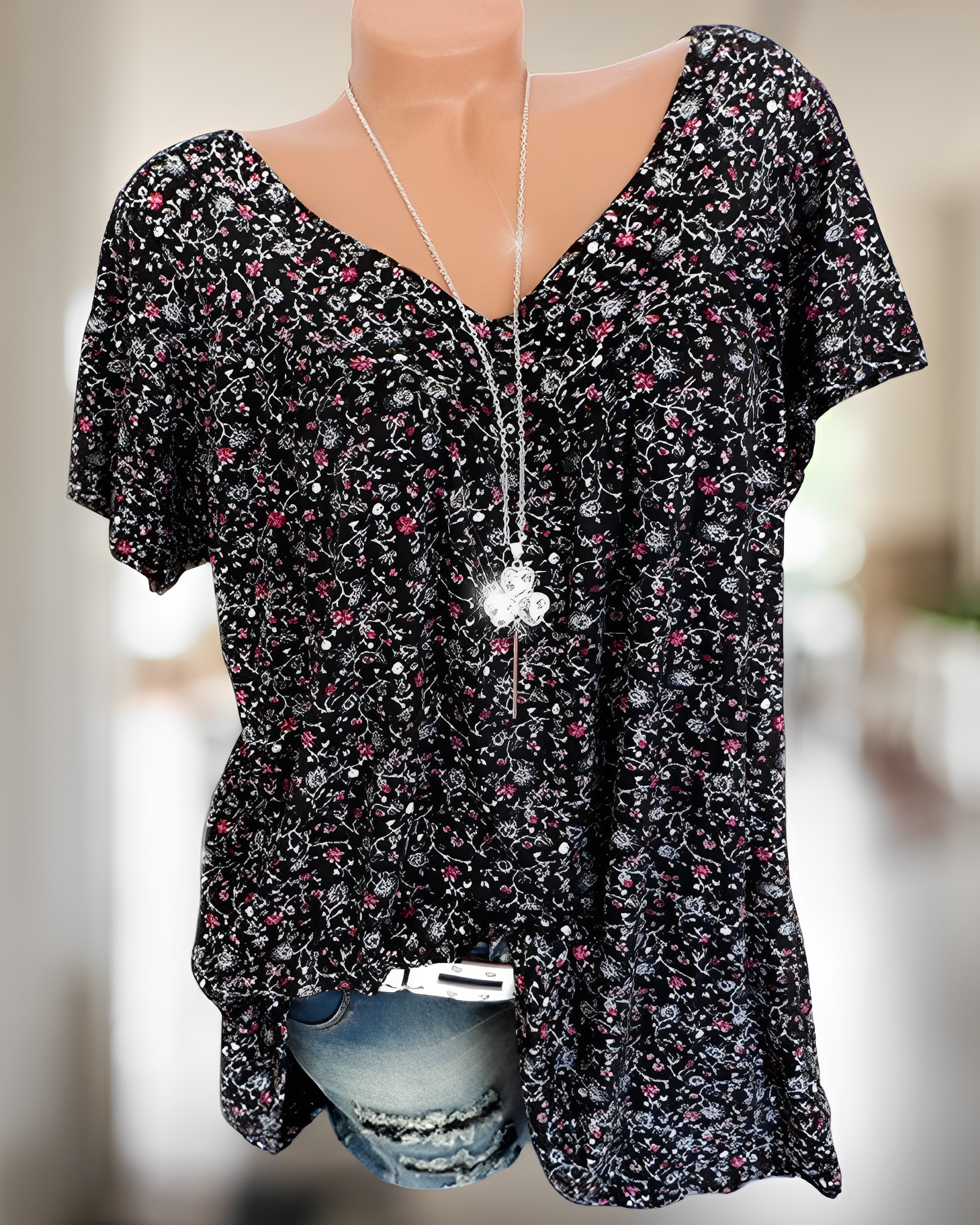 Well Tailored T-Shirt with a Graceful Silhouette