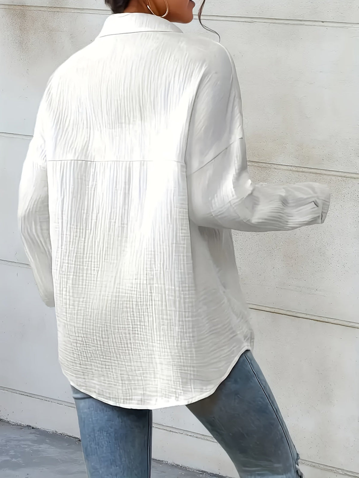 Well Tailored Blouse with a Graceful Silhouette