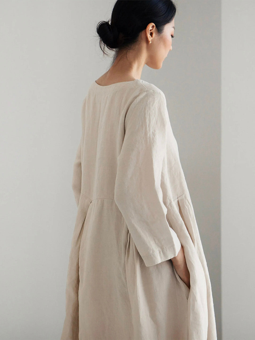 Beautifully Finished Dress in a Timeless Design