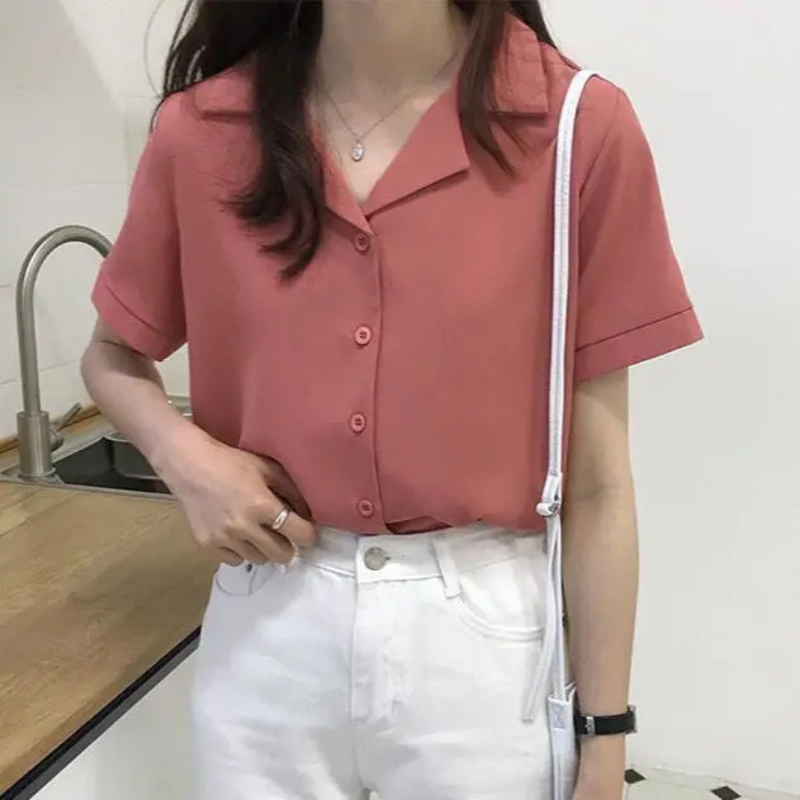 Well Tailored Shirt with a Graceful Silhouette