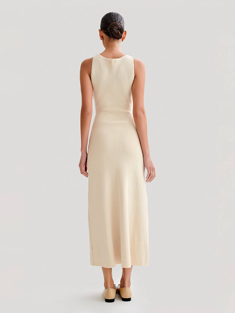 Effortlessly Elegant Dress with a Timeless Design