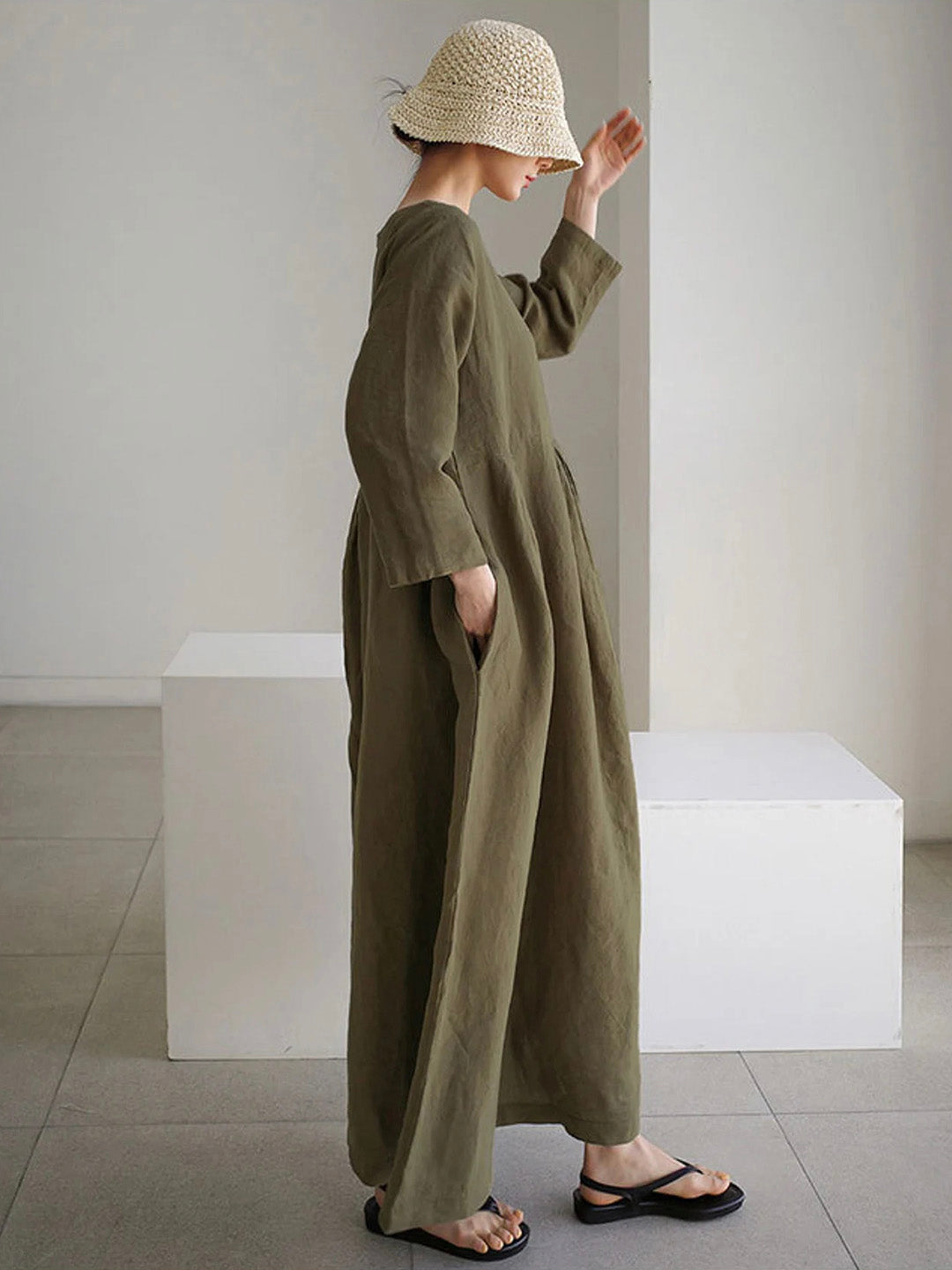 Beautifully Finished Dress in a Timeless Design
