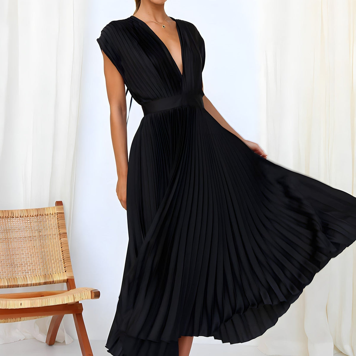 Beautifully Finished Dress in a Timeless Design