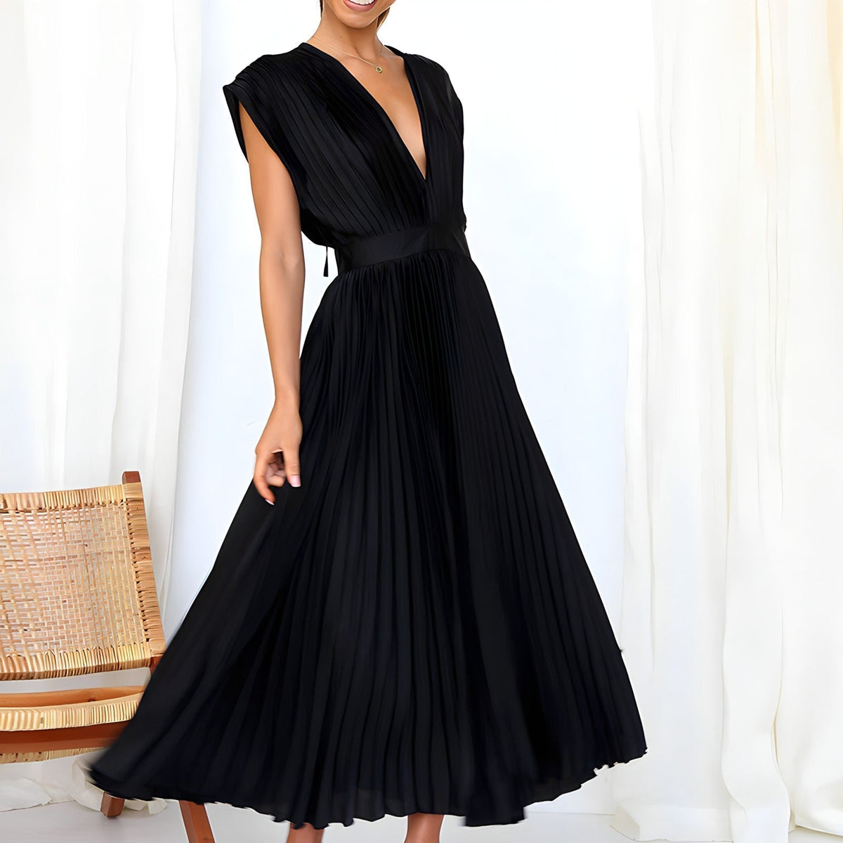 Beautifully Finished Dress in a Timeless Design