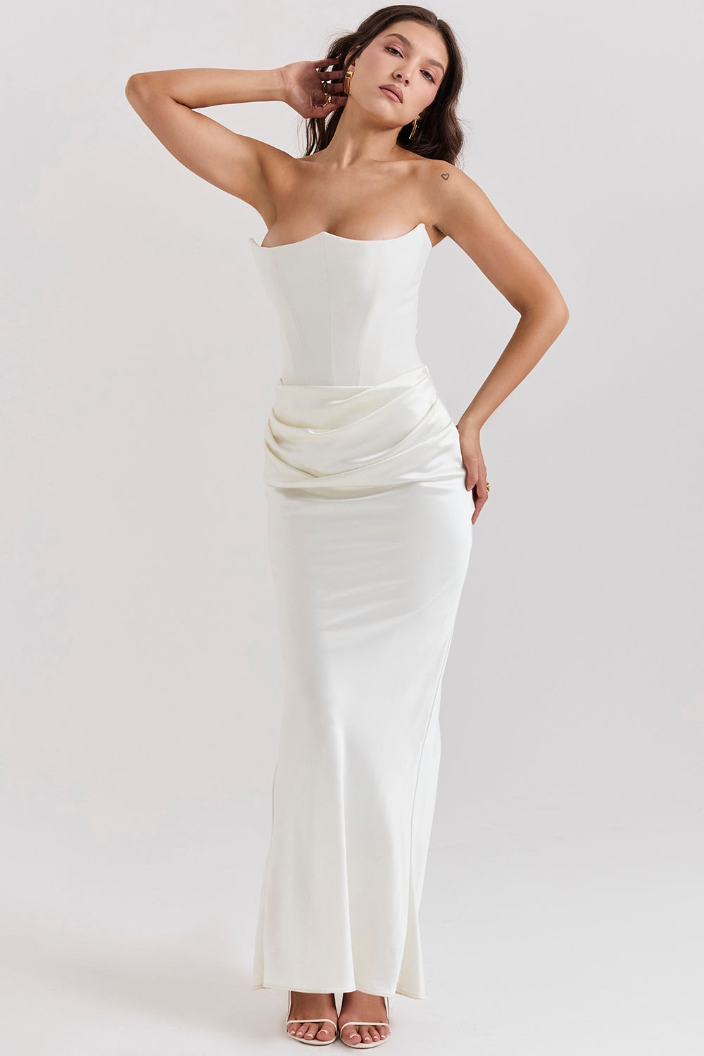Well Tailored Dress with a Graceful Silhouette