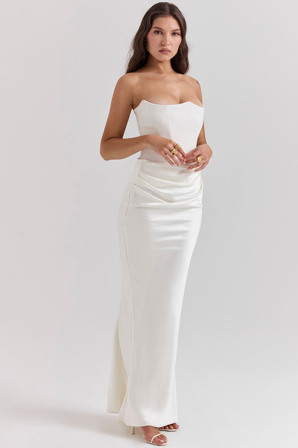 Well Tailored Dress with a Graceful Silhouette