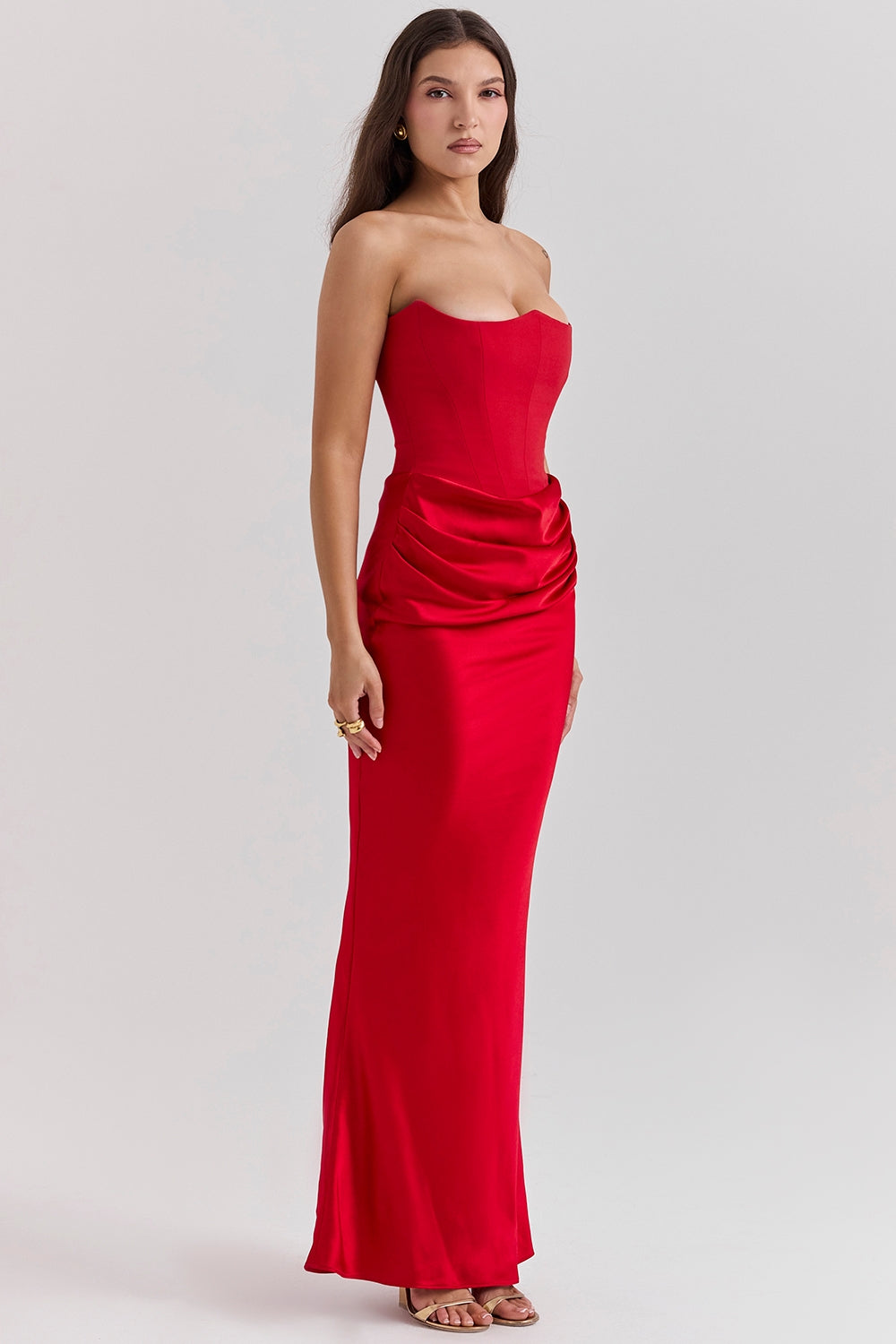 Well Tailored Dress with a Graceful Silhouette