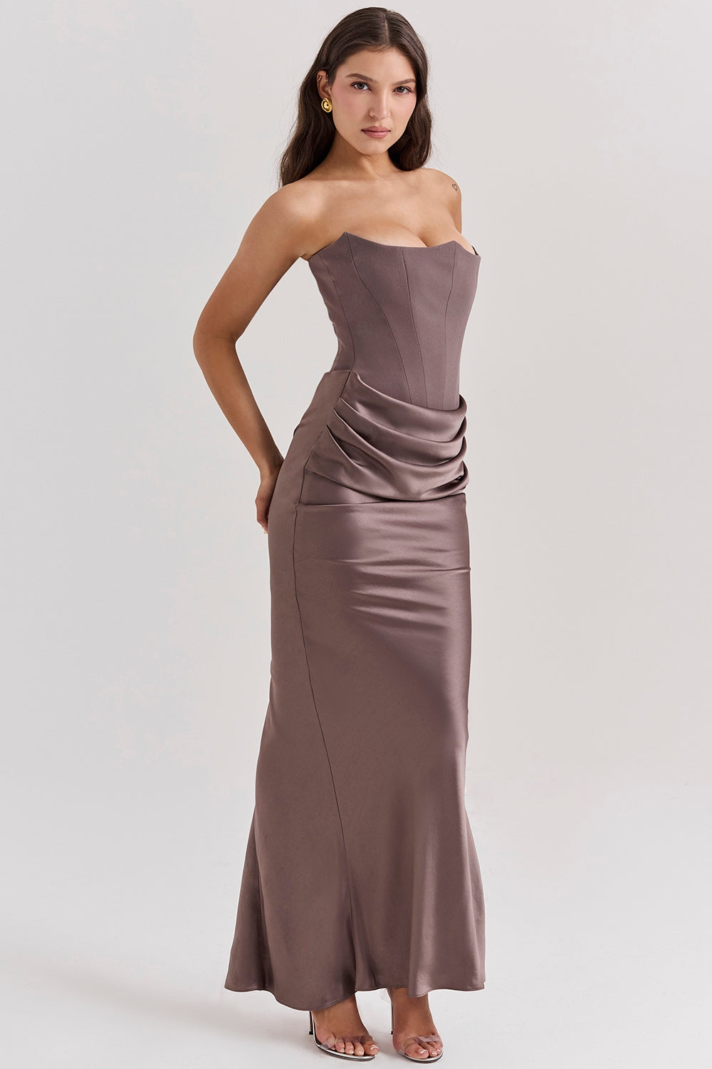 Well Tailored Dress with a Graceful Silhouette