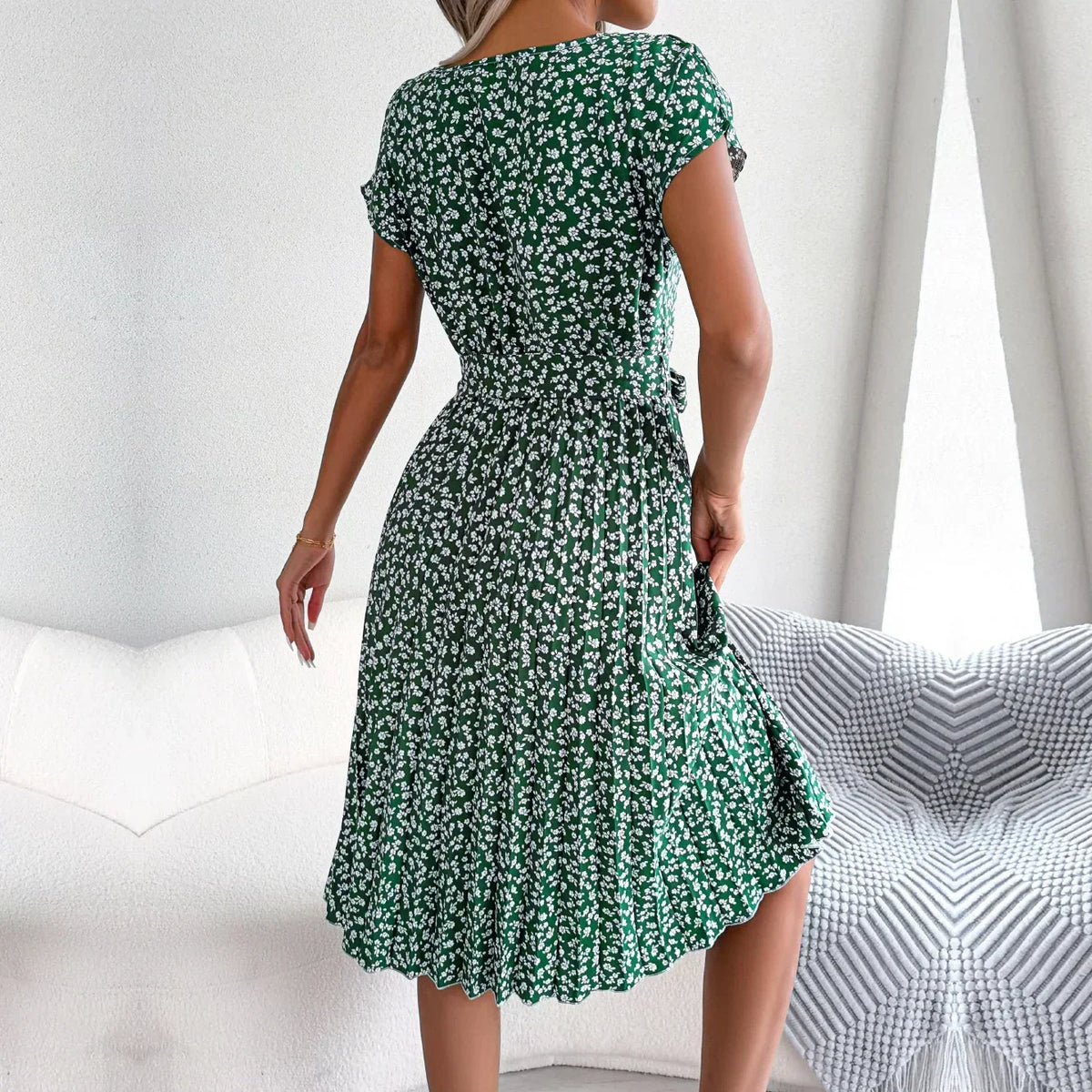 Classic Vintage Dress with a Flattering Fit