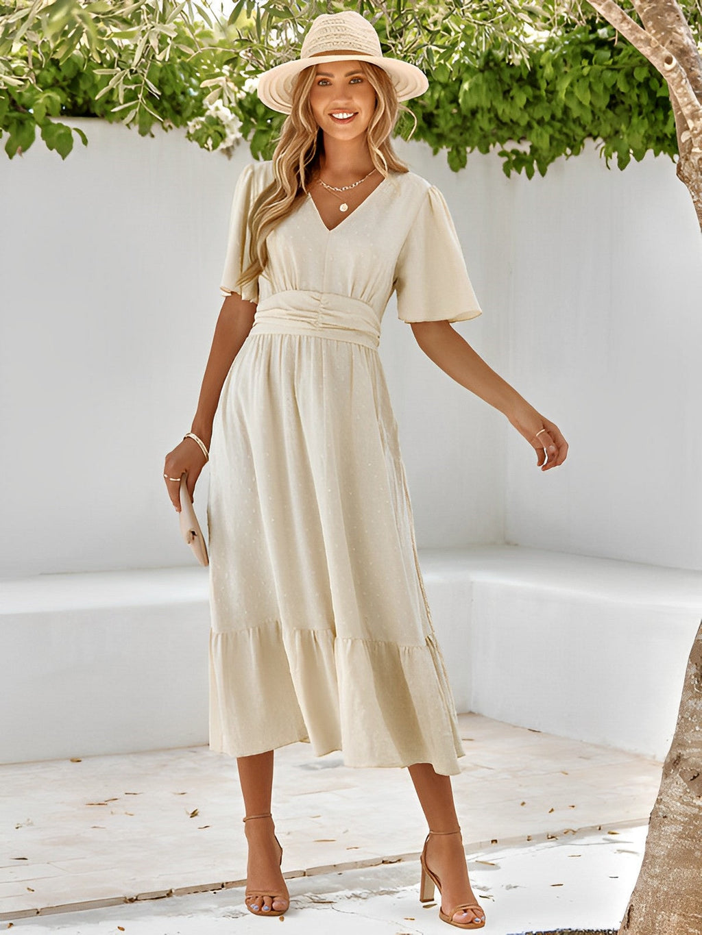 Well Tailored Dress with a Graceful Silhouette