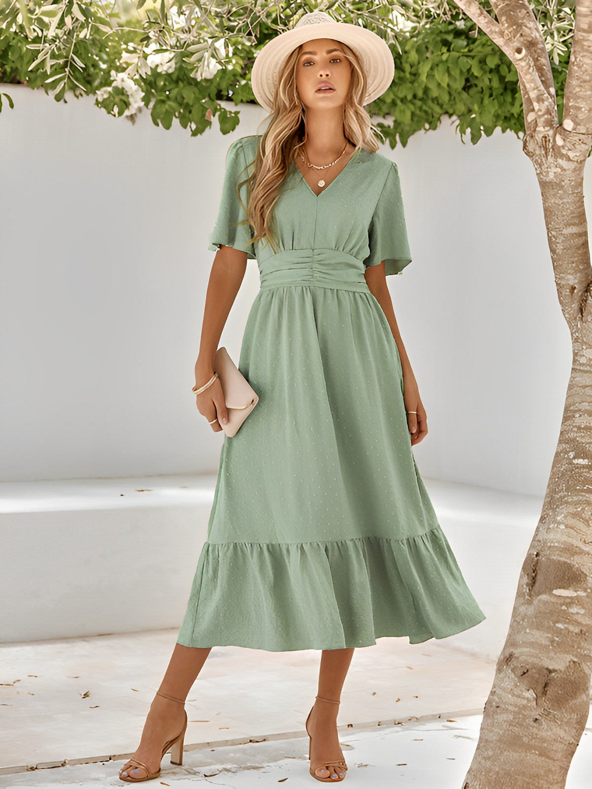 Well Tailored Dress with a Graceful Silhouette