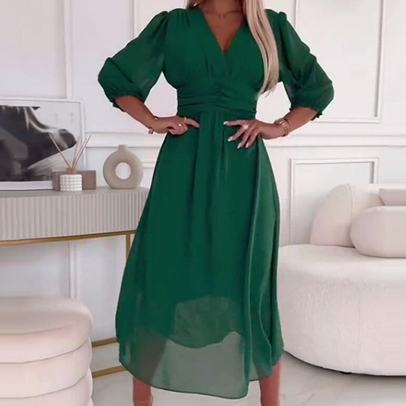 Effortlessly Elegant Dress with a Timeless Design