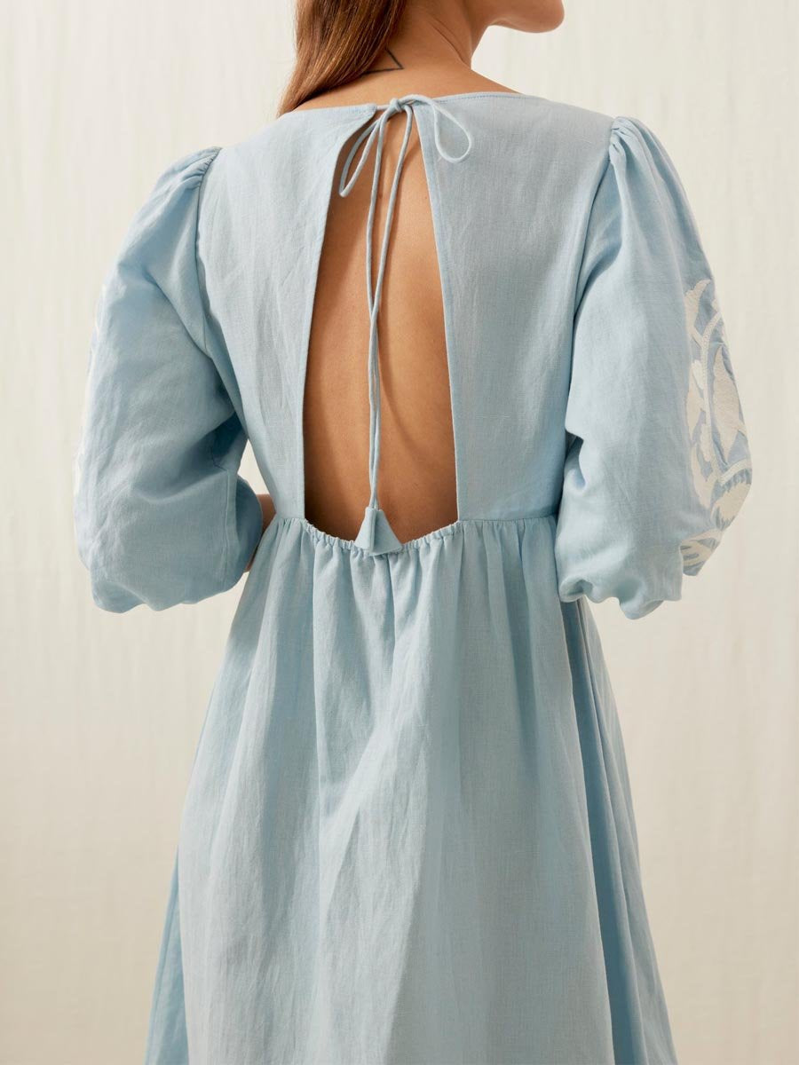 Beautifully Finished Dress in a Timeless Design