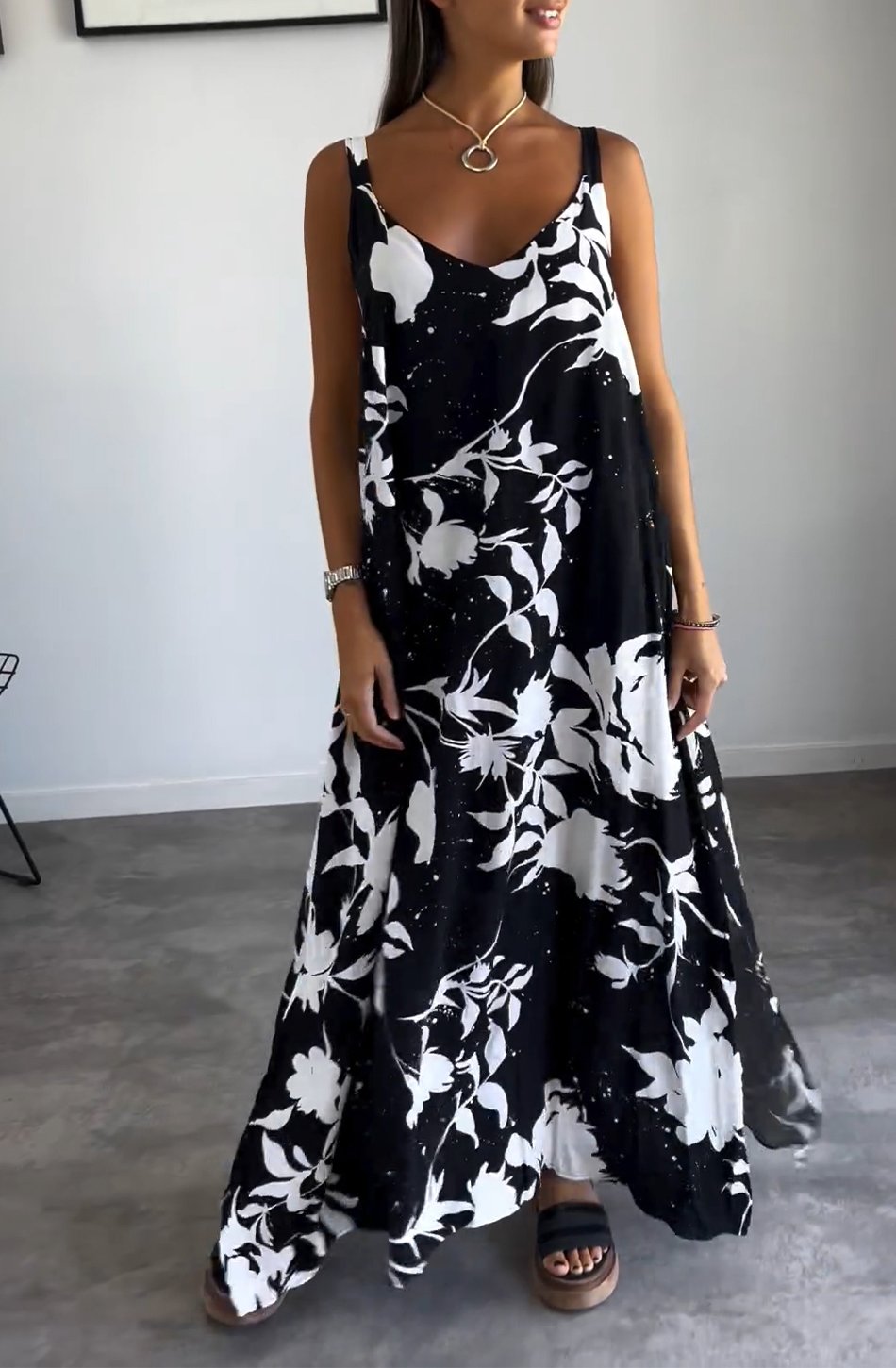 Beautifully Crafted Dress in a Classic Style