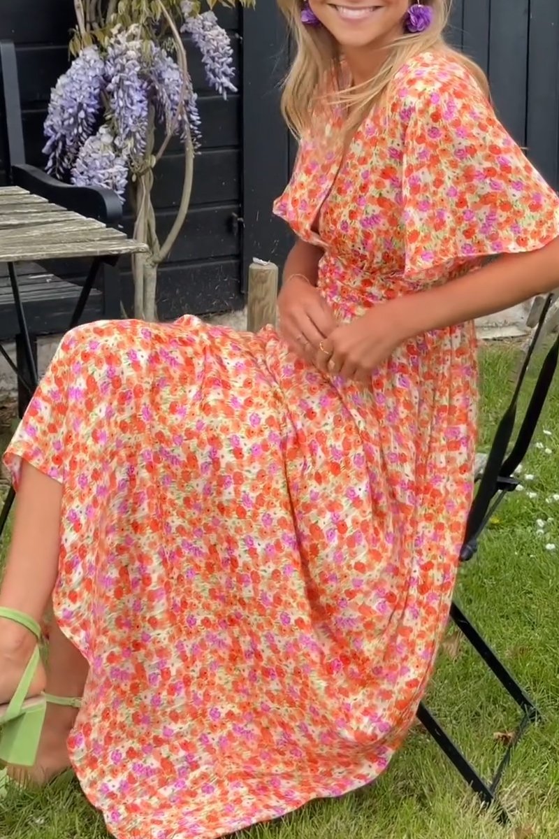 Beautifully Finished Dress in a Timeless Design