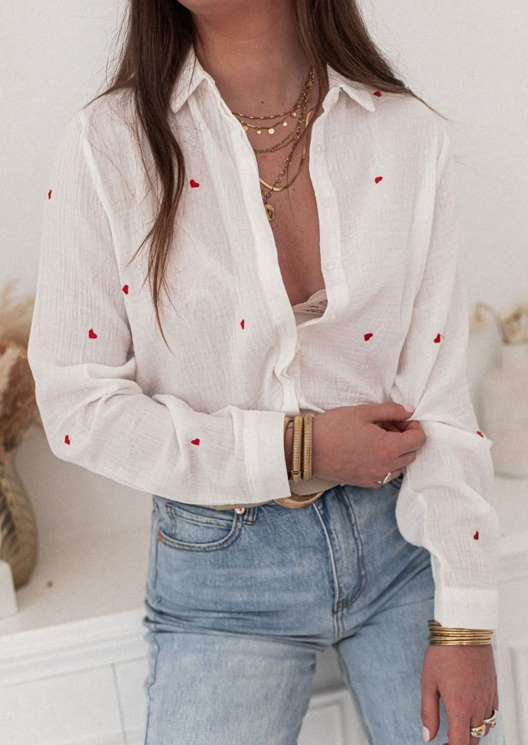 Effortlessly Elegant Blouse with a Timeless Design