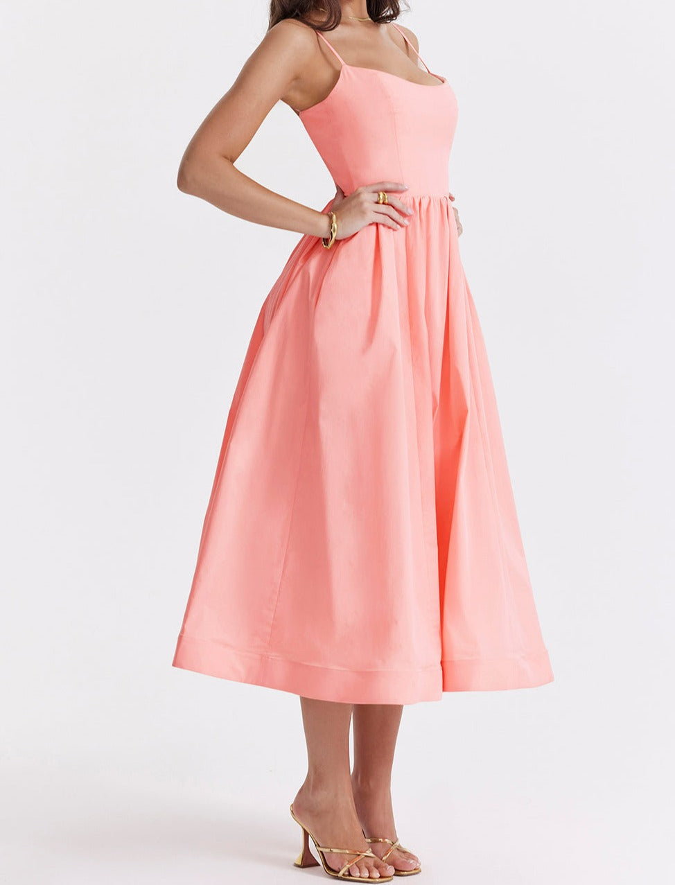 Effortlessly Elegant Dress with a Timeless Design