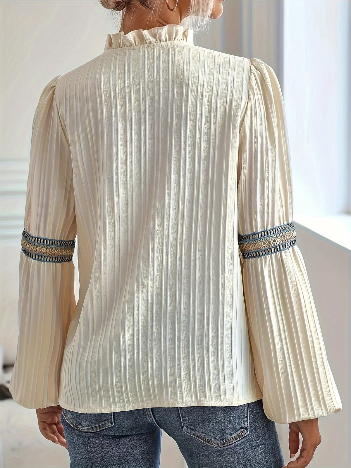Well Tailored Blouse with a Graceful Silhouette