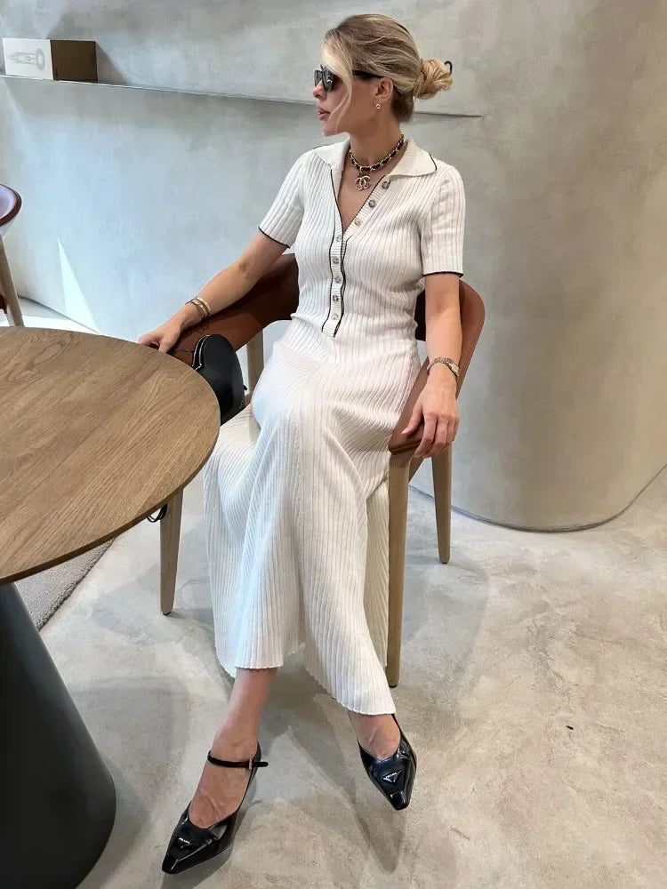 Classic Vintage Dress with a Flattering Fit