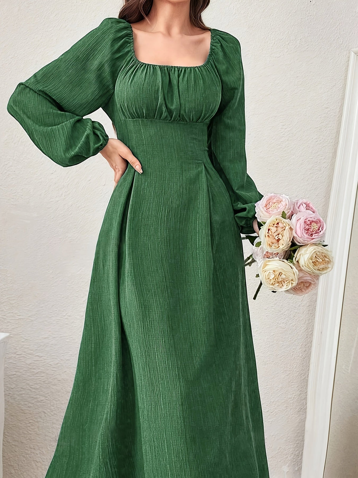 Effortlessly Elegant Dress with a Timeless Design