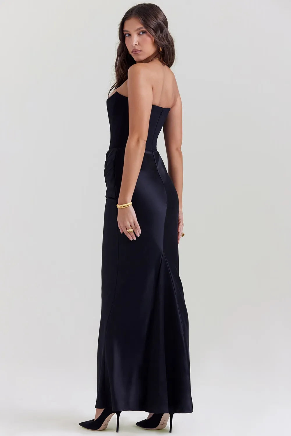 Gracefully Styled Dress for Any Occasion
